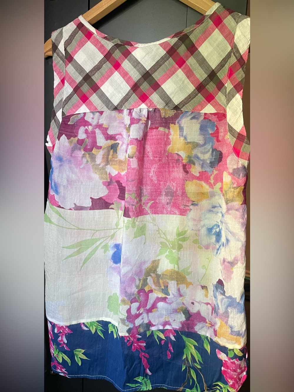 NWT ARATTA size Small Beautiful boutique sleeveless button top classy & elegant - Picture 1 of 5